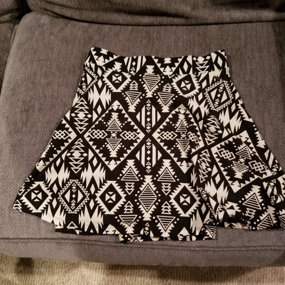 VS pink skater skirt in geometric pattern size M